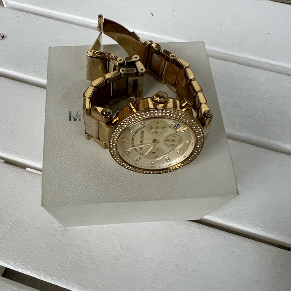 MICHAEL KORS MK5632 Parker All Gold Tone. Chronograph Ladies Wrist Watch - Picture 2 of 6